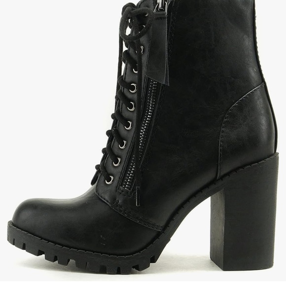 Soda Women's Malia Faux Lace Up Chunky Lug Sole Combat Boot - Picture 1 of 3